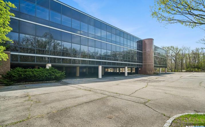 Pictures of Office property located at 1000 Sylvan Avenue, Englewood Cliffs, NJ 07632 for sales - image #1