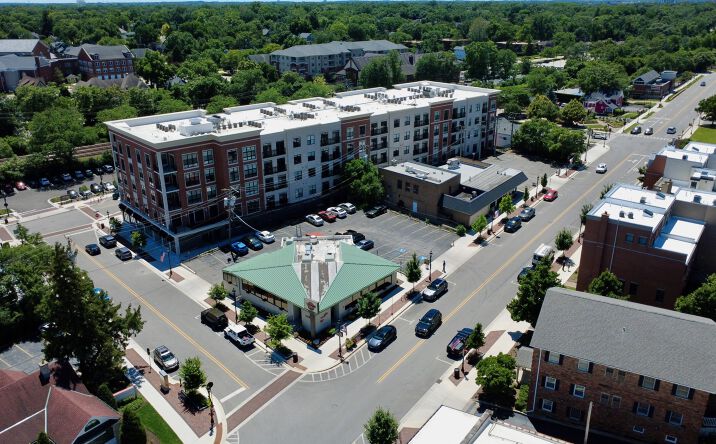 Pictures of Retail property located at 479 PENNSYLVANIA AVE, GLEN ELLYN, IL 60137-4441 for sales - image #1