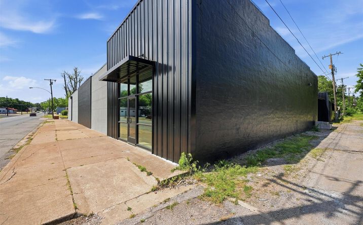 Pictures of Retail, Industrial, Self Storage property located at 613 S ARMSTRONG AVE, DENISON, TX 75020 for sales - image #1