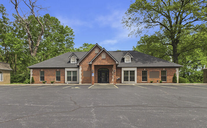 Pictures of Office property located at 5 EXECUTIVE WOODS CT, BELLEVILLE, IL 62226-2170 for sales - image #1