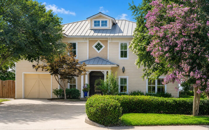 Pictures of Hospitality property located at 202 S Mobile St, Fairhope, AL 36532 for sales - image #1