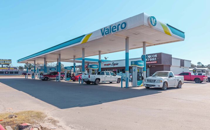Pictures of Retail property located at 16244 Texas 105, Conroe, TX 77306 for sales - image #1