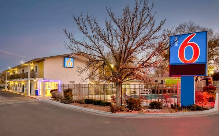 Pictures of Hospitality property located at 3007 Cerrillos Rd, Santa Fe, NM 87507 for sales - image #1