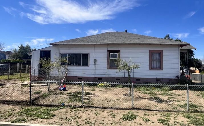 Pictures of Multifamily property located at 296 E Coolidge Street, Coalinga, CA 93210 for sales - image #1