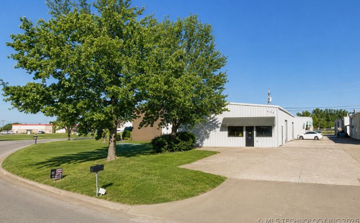Pictures of Industrial property located at 822 W Elgin Street, Broken Arrow, OK 74012 for sales - image #1