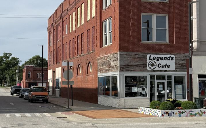Pictures of Retail property located at 322 E Coolbaugh Street, Red Oak, IA 51566 for sales - image #1