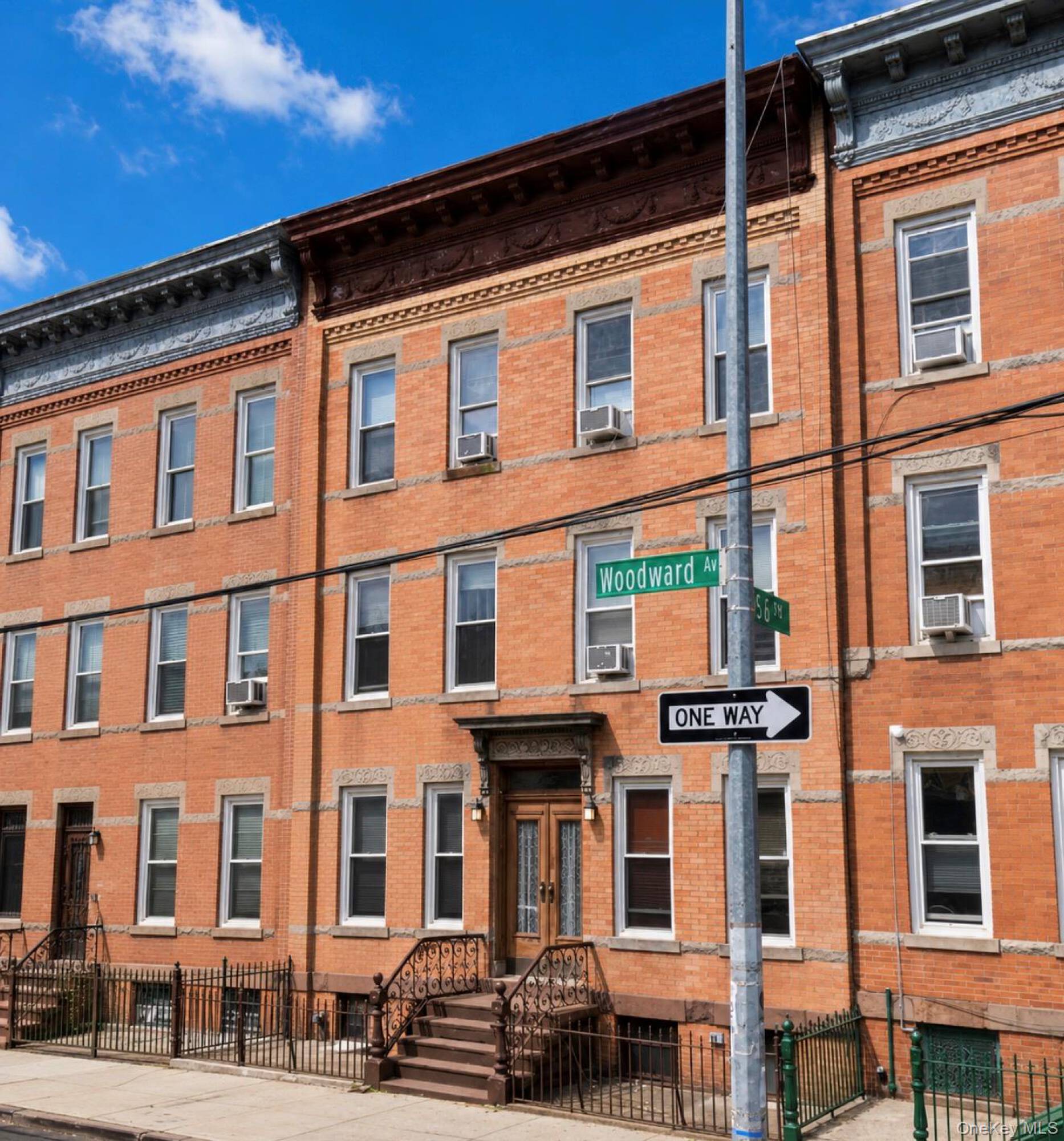 874 Woodward Ave