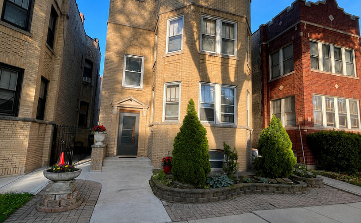 Pictures of Multifamily property located at 5725 N Artesian Avenue, Chicago, IL 60659 for sales - image #1