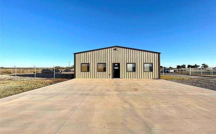Pictures of Office property located at 404 W Pikes Peak Road, Chickasha, OK 73018 for sales - image #1