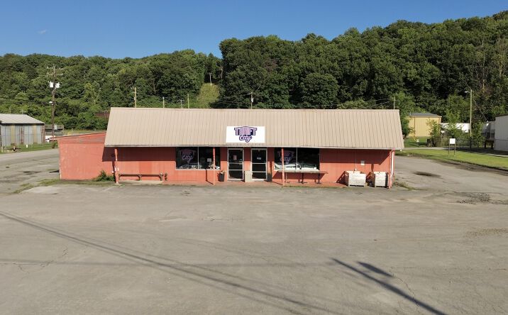 Pictures of Retail property located at 152 ELLIS ST, SPRING CITY, TN 37381-5222 for sales - image #1