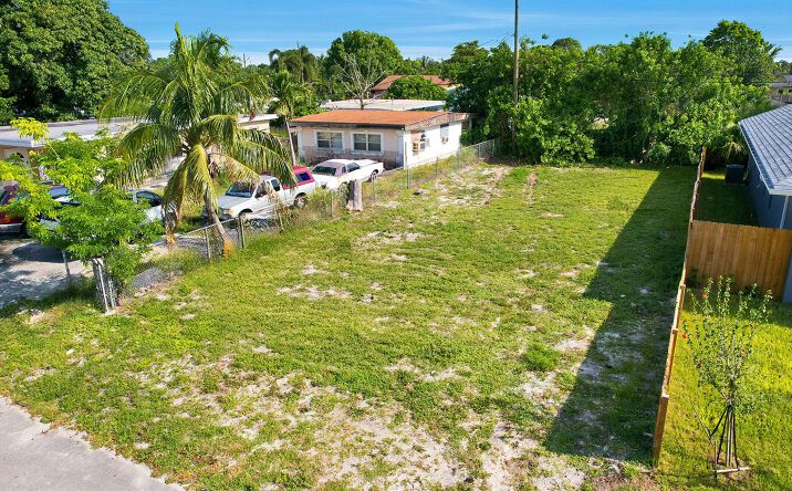 Pictures of Land, Retail property located at 1141 Peak Road, Lake Worth, FL 33462 for sales - image #1