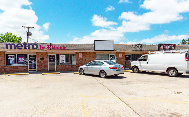 Pictures of Retail property located at 310 W Randol Mill Rd, Arlington, TX 76012-3211 for sales - image #1