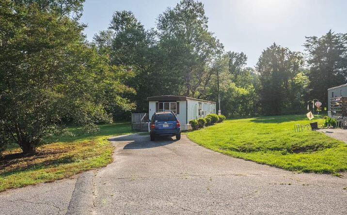 Pictures of Mobile Home Park property located at 3000 Parker Dr, Lenoir, NC 28645 for sales - image #1