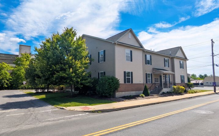 Pictures of Multifamily property located at 274 Greenwich St, Kutztown, PA 19530 for sales - image #1