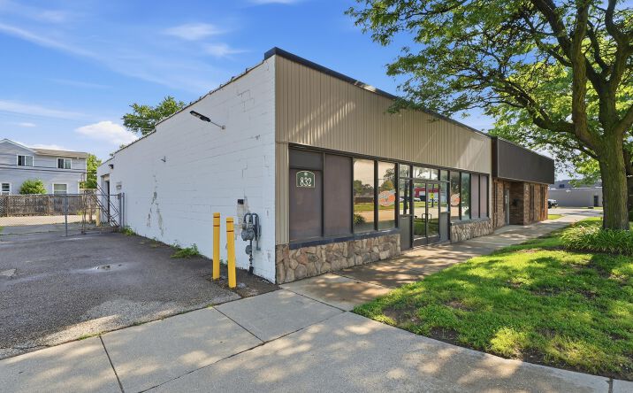 Pictures of Retail, Office, Mixed Use property located at 832 W 11 MILE RD, MADISON HEIGHTS, MI 48071 for sales - image #1