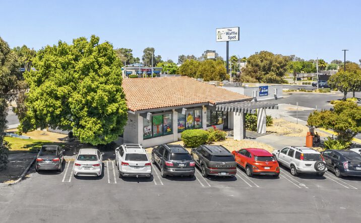 Pictures of Retail property located at 1101 Country Club Dr, Madera, CA 93638 for sales - image #1