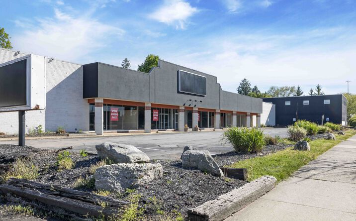 Pictures of Retail property located at 7590 Mentor Avenue, Mentor, OH 44060 for sales - image #1