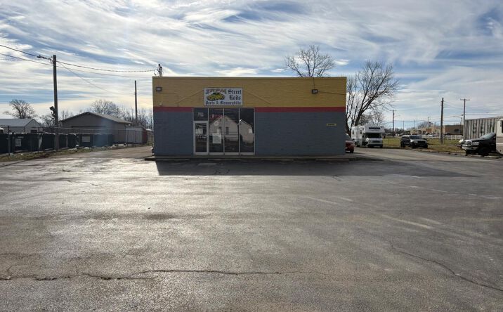 Pictures of Retail, Office, Mixed Use property located at 1290 West Main Street, Wilmington, OH 45177 for sales - image #1