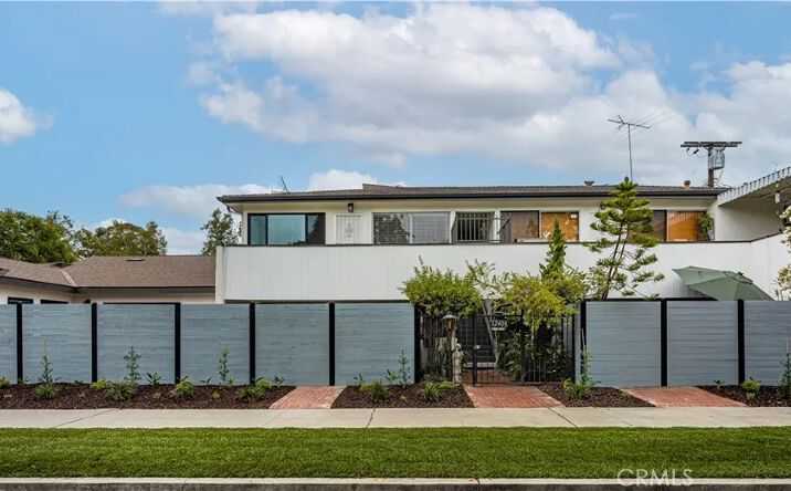 Pictures of Multifamily property located at 12408 Archwood, North Hollywood, CA 91606 for sales - image #1