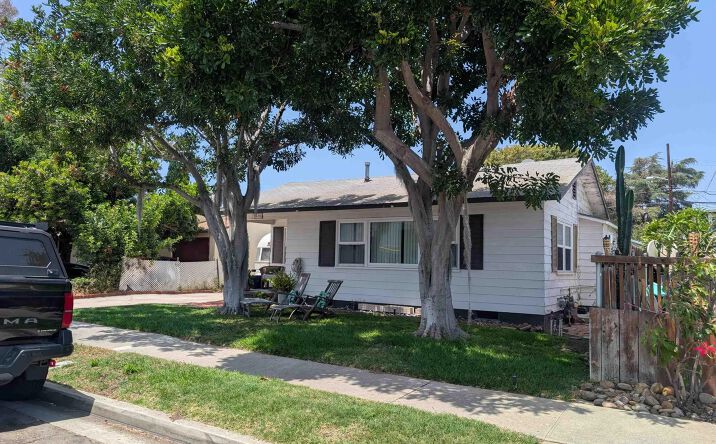 Pictures of Multifamily property located at 2630-32 Hornblend St, San Diego, CA 92109 for sales - image #1