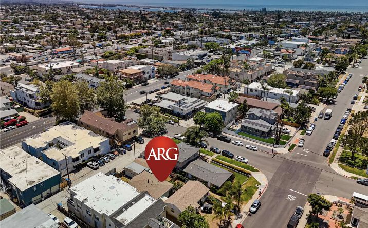 Pictures of Multifamily property located at 2109-11 Felspar Street, San Diego, CA 92109 for sales - image #1