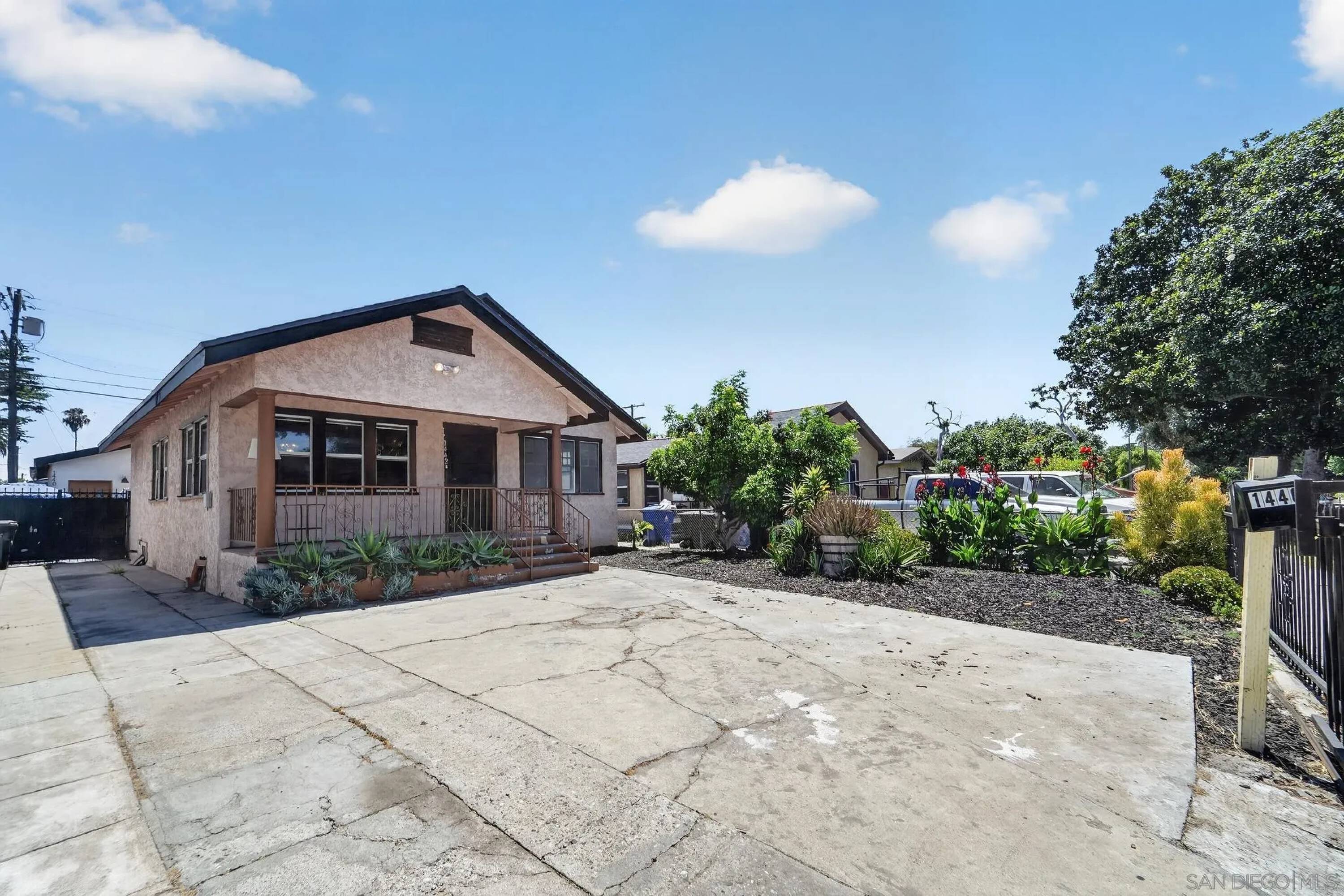 1442 W 69th  