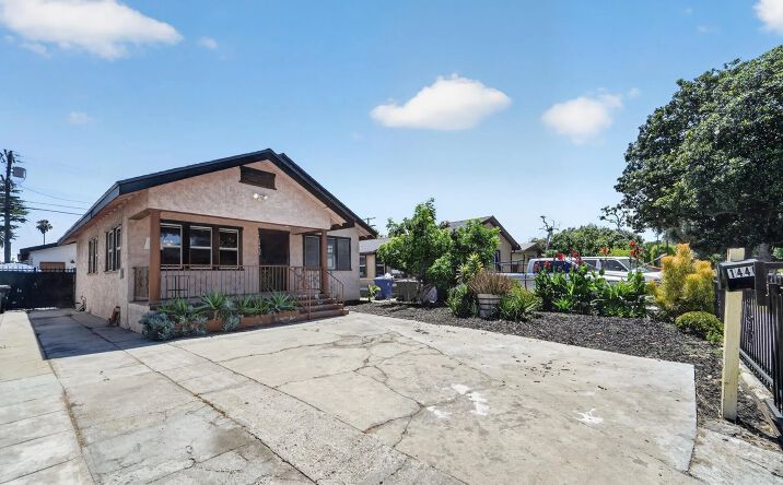 Pictures of Multifamily property located at 1442 W 69th, Los Angeles, CA 90047 for sales - image #1
