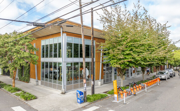 Pictures of Retail property located at 2038 Southeast Clinton Street, Portland, OR 97202 for sales - image #1