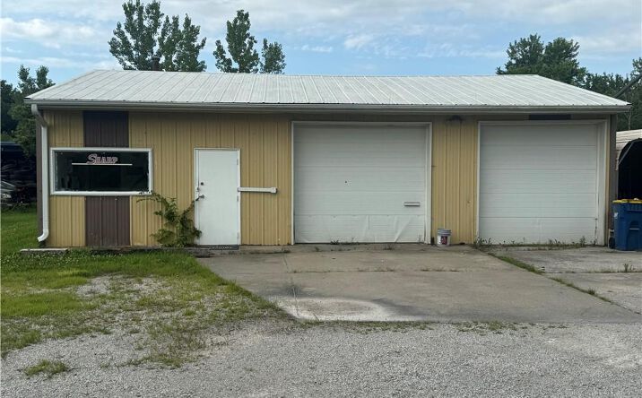 Pictures of Industrial, Retail property located at 31939 Beacon Lane, Excelsior Springs, MO 64024 for sales - image #1