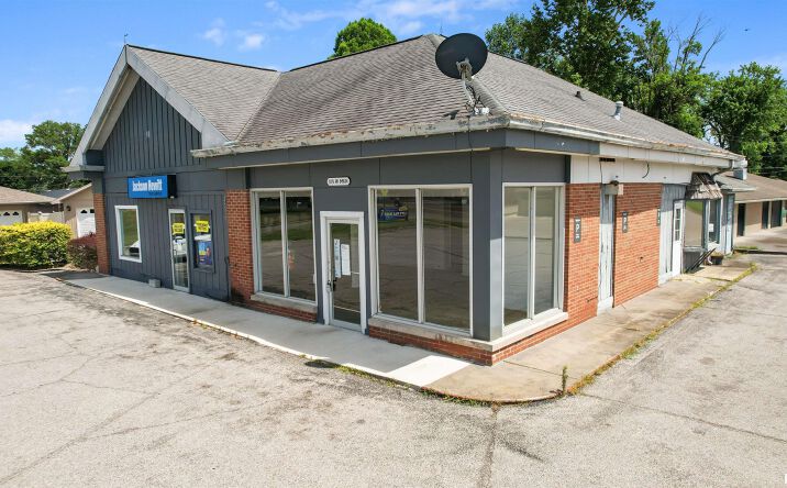 Pictures of Office property located at 1015 W MAIN Street, Carmi, IL 62821 for sales - image #1