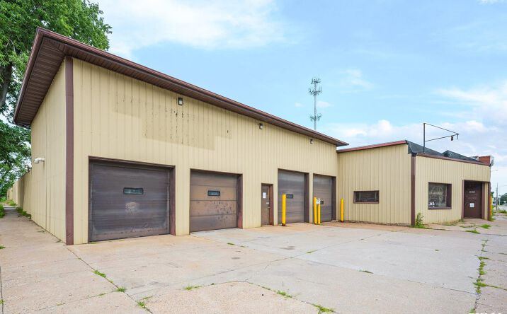 Pictures of Industrial property located at 25 S 2ND Street, Pekin, IL 61554 for sales - image #1