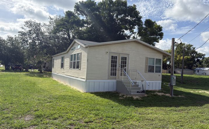 Pictures of Mobile Home Park property located at 725 North Chestnut Road, Lakeland, FL 33815 for sales - image #1