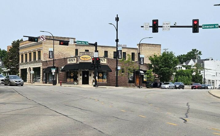 Pictures of Retail property located at 1900-06 Green Bay Rd, Evanston, IL 60201 for sales - image #1