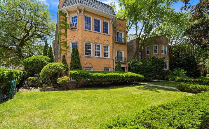 Pictures of Multifamily property located at 1016 Austin Street, Evanston, IL 60202 for sales - image #1