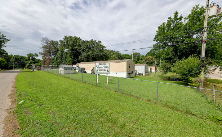 Pictures of Multifamily, Mobile Home Park property located at 1026 Ross Lane, Clarksville, TN 37042, 2811 Woodlawn Road, Woodlawn, TN 37191, 2791 Woodlawn Road, Woodlawn, TN 37191 for sales - image #1