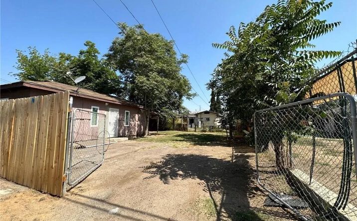 Pictures of Multifamily property located at 515 Crawford Street, Bakersfield, CA 93305 for sales - image #1