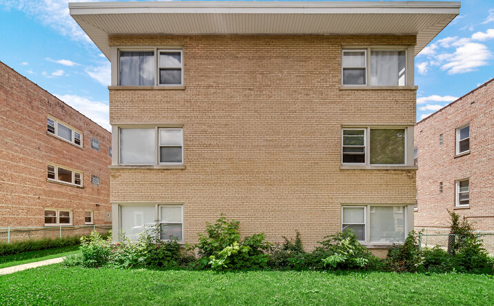 Pictures of Multifamily property located at 6044 N Mozart Street, Chicago, IL 60659 for sales - image #1