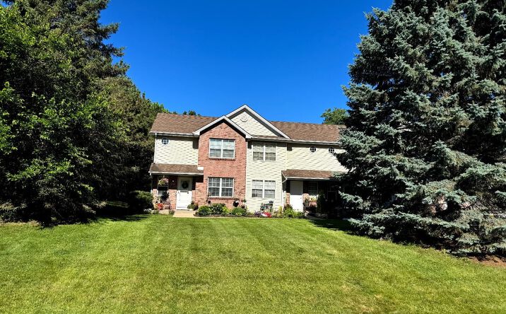 Pictures of Multifamily property located at 11702 Parkway Drive, Roscoe, IL 61073 for sales - image #1