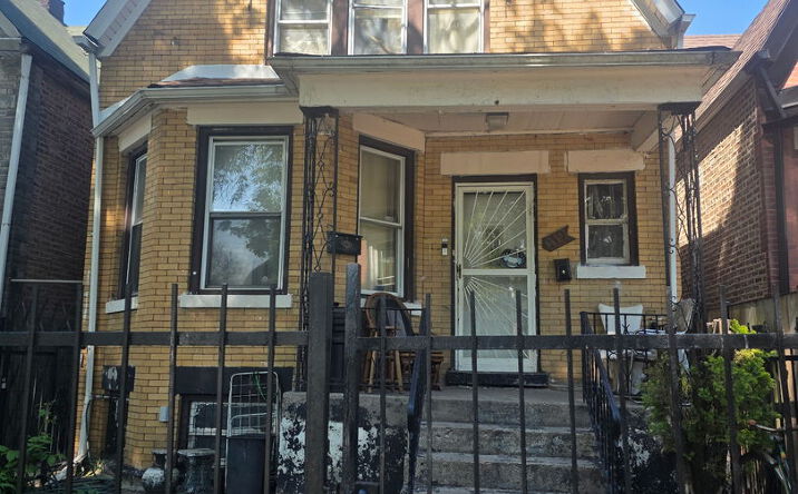 Pictures of Multifamily property located at 912 N Trumbull Avenue, Chicago, IL 60651 for sales - image #1
