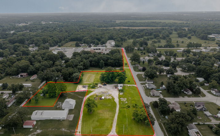 Pictures of Land property located at Lot 1 S Washington Street, Salem, IL 62881 for sales - image #1