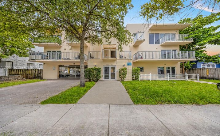Pictures of Multifamily property located at 1553 SW 2nd St, Miami, FL 33135 for sales - image #1