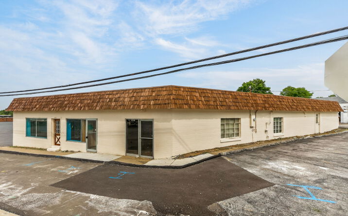 Pictures of Retail, Office property located at 902 West Liberty Drive, Liberty, MO 64068 for sales - image #1