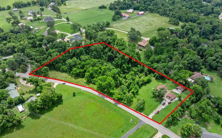Pictures of Multifamily property located at 1810 Little Flock Dr, Rogers, AR 72756 for sales - image #1
