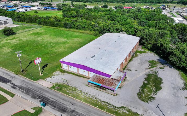 Pictures of Retail, Industrial, Mixed Use property located at 3100 VERSAILLE DR, SHERMAN, TX 75090 for sales - image #1