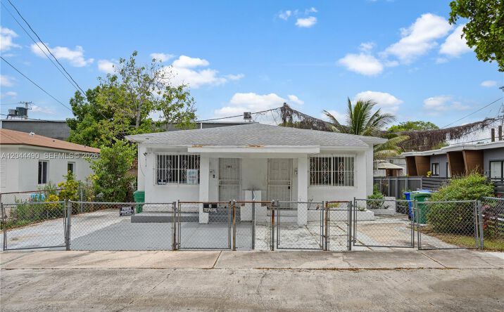 Pictures of Multifamily property located at 370 NE 55th St, Miami, FL 33137 for sales - image #1
