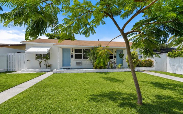 Pictures of Multifamily property located at 429 Lytle Street, West Palm Beach, FL 33405 for sales - image #1