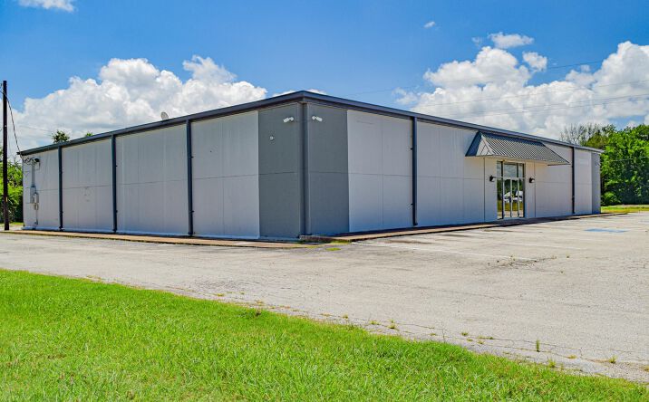 Pictures of Retail property located at 1803 Interstate 30 Frontage Road, Greenville, TX 75402 for sales - image #1