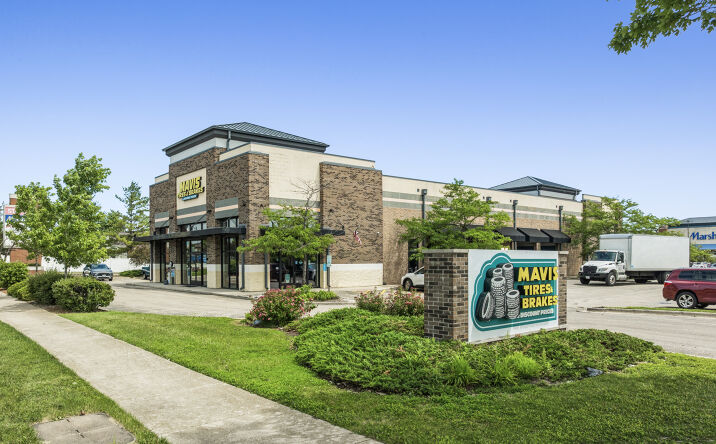 Pictures of Retail property located at 1002 Brook Forest Avenue, Shorewood, IL 60404 for sales - image #1