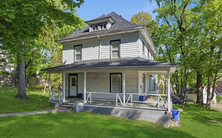 Pictures of Retail, Multifamily property located at 17 CRESCENT DR, HUNTINGTON, NY 11743 for sales - image #1