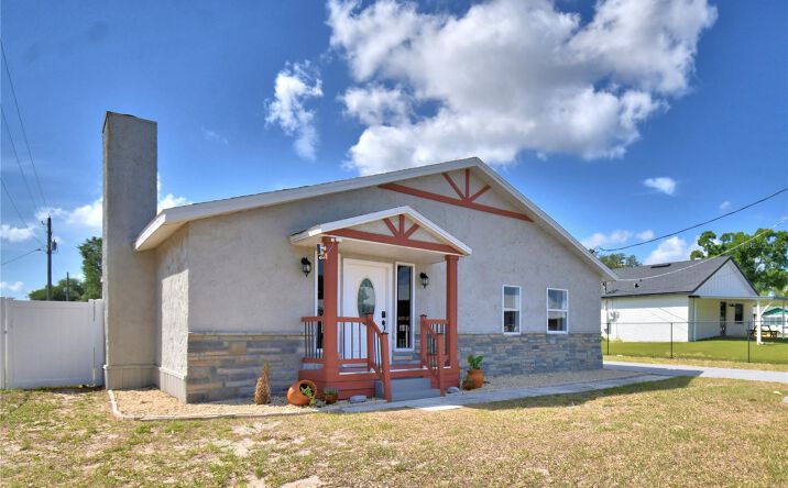 Pictures of Retail, Office, Special Purpose property located at 208 CTR ST, AUBURNDALE, FL 33823-3423 for sales - image #1